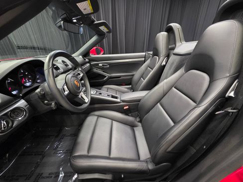 Used 2021 Porsche 718 Boxster RWD image 19