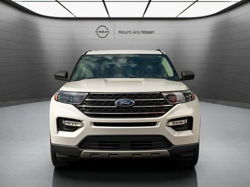 Used 2022 Ford Explorer XLT w/ Equipment Group 202A AWD/4WD image 2