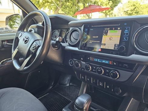 Used 2017 Toyota Tacoma TRD Off-Road image 14