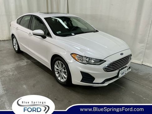 Used 2019 Ford Fusion SE FWD image 1