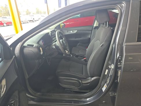 Used 2022 Kia Forte LXS FWD image 8