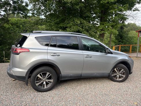 Used 2018 Toyota RAV4 XLE AWD/4WD image 7