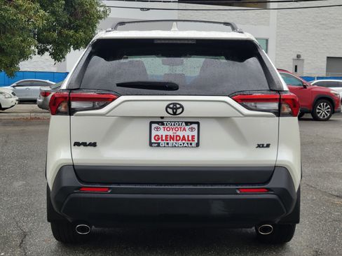 Certified 2022 Toyota RAV4 XLE Premium image 6