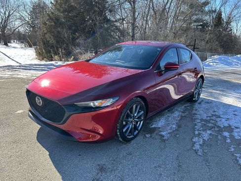 Used 2019 MAZDA MAZDA3 Base AWD 4dr Hatchback image 2