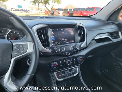 Used 2024 GMC Terrain SLT w/ Infotainment Package II image 23