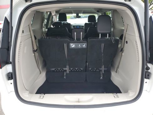 Used 2019 Chrysler Pacifica Touring-L FWD image 7