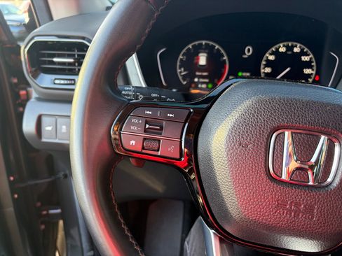 Used 2025 Honda Pilot EX-L image 17