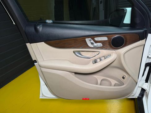 Used 2019 Mercedes-Benz GLC 300 image 34