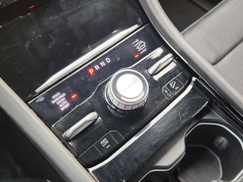 Used 2024 Jeep Grand Cherokee Overland AWD/4WD image 26