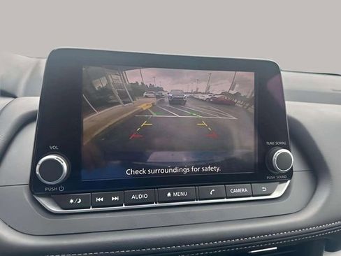 Used 2025 Nissan Rogue SV FWD image 9