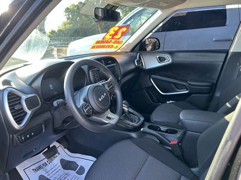 Used 2023 Kia Soul LX FWD image 15