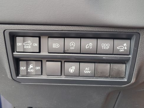 Used 2023 Toyota Tundra Platinum AWD/4WD image 22