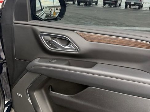 Used 2022 Chevrolet Suburban High Country image 16