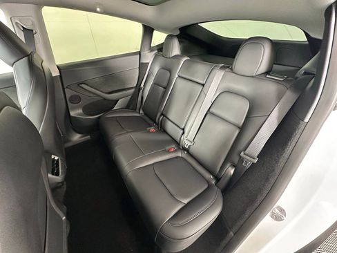 Used 2022 Tesla Model Y Long Range image 29