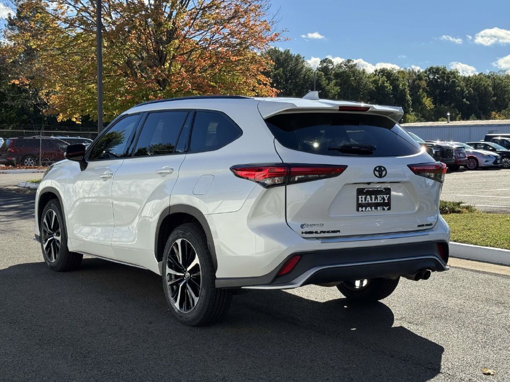 Used 2022 Toyota Highlander XSE AWD/4WD image 25