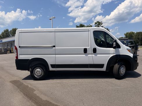 Used 2025 RAM ProMaster 2500 w/ Convenience Group FWD image 23