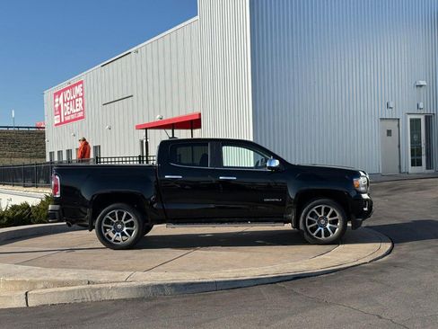 Used 2019 GMC Canyon Denali image 2