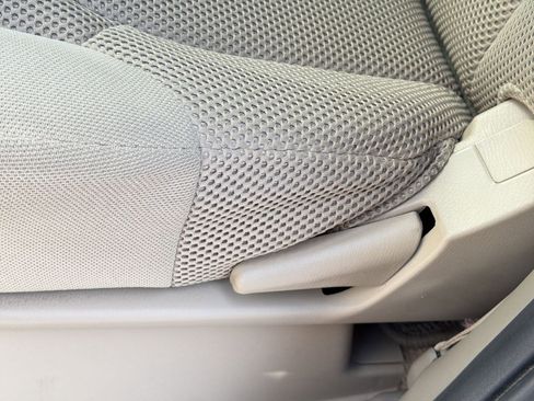 Used 2010 Nissan Frontier SE RWD image 14