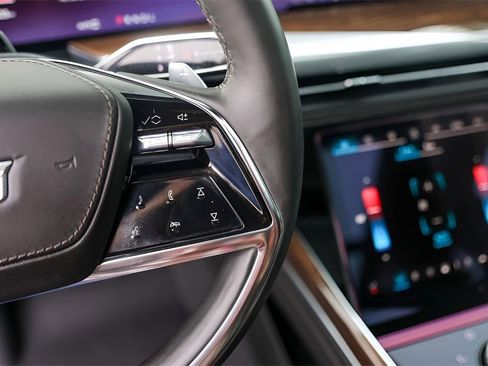 Used 2025 Cadillac Escalade Sport Platinum w/ LPO, ONYX Package image 14