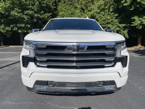 Used 2024 Chevrolet Silverado 1500 High Country w/ Technology Package AWD/4WD image 3