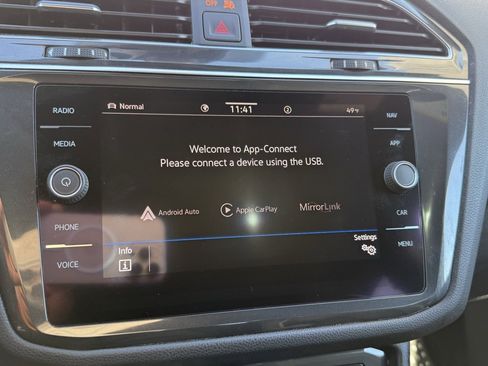 Used 2022 Volkswagen Tiguan SEL R-Line image 12