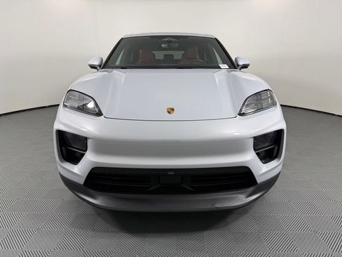 Certified 2025 Porsche Macan 4S Electric w/ Premium Package AWD/4WD image 10