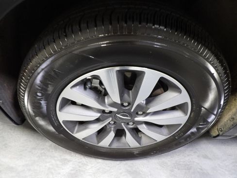 Used 2024 Chrysler Pacifica Limited FWD image 30