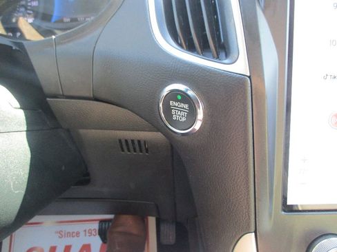 Certified 2024 Ford Edge SE image 6