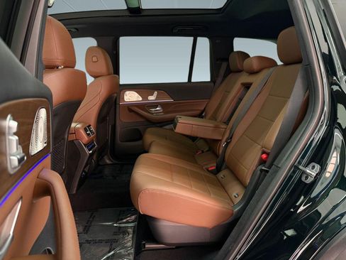 Used 2025 Mercedes-Benz GLS 450 4MATIC image 12