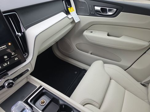 New 2026 Volvo XC60 B5 Ultra w/ Protection Package Premier AWD/4WD image 19