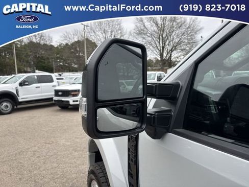 Used 2025 Ford F450 Platinum w/ FX4 Off-Road Package image 12
