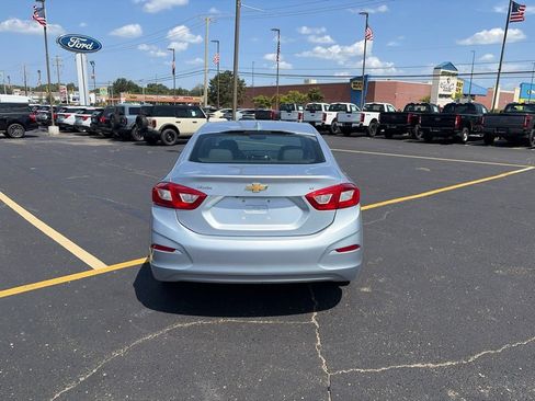 Used 2017 Chevrolet Cruze LT FWD image 6