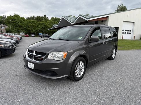 Used 2016 Dodge Grand Caravan SXT FWD image 1