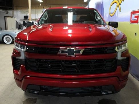 Used 2024 Chevrolet Silverado 1500 RST w/ Z71 Off-Road Package AWD/4WD image 2