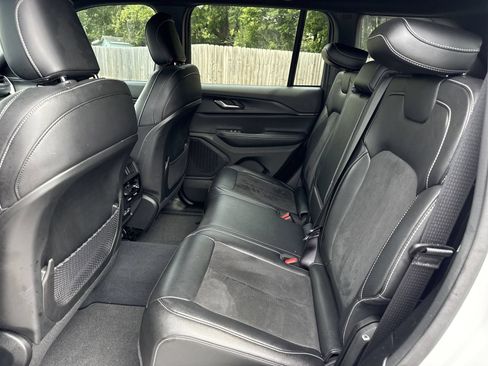Used 2023 Jeep Grand Cherokee Altitude AWD/4WD image 10