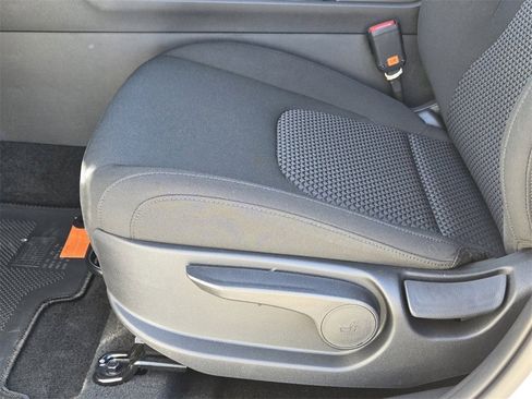 New 2026 Kia Sportage LX image 17