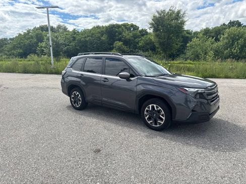 Certified 2025 Subaru Forester Premium AWD/4WD image 5