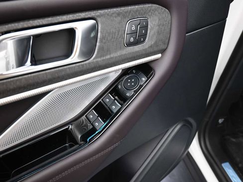 New 2026 Ford Explorer Platinum image 23