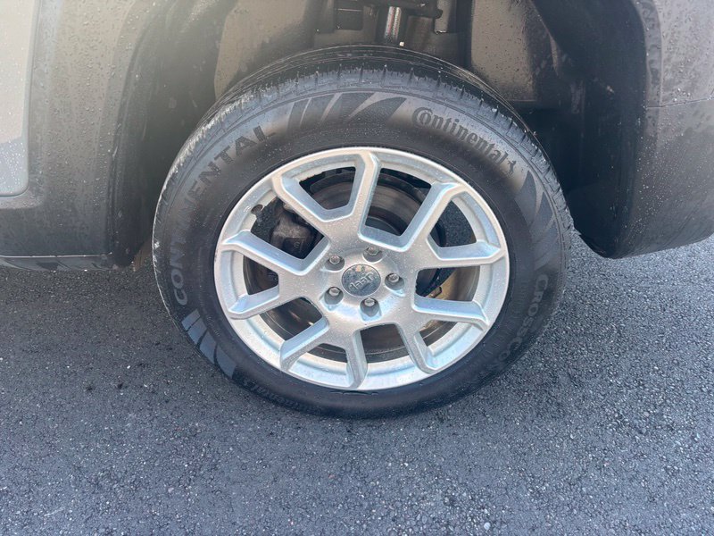 Used 2020 Jeep Renegade Latitude w/ Popular Equipment Group AWD/4WD image 16