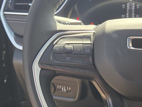 New 2025 Jeep Grand Cherokee Limited w/ Black Appearance Package image 13