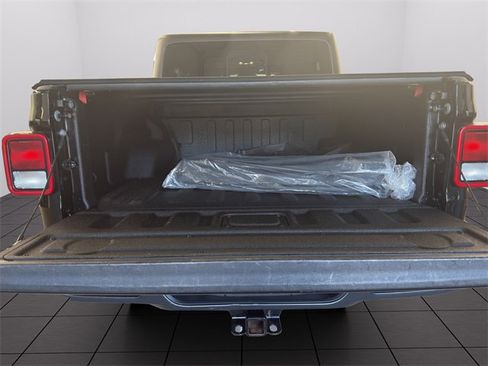 Used 2022 Jeep Gladiator Willys image 20