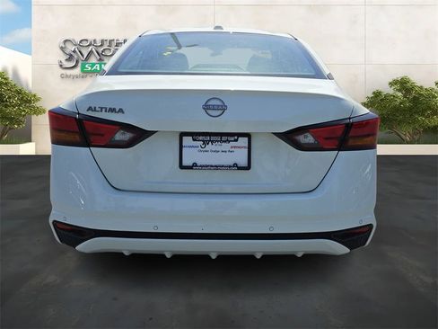Used 2025 Nissan Altima 2.5 SV image 4