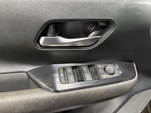Used 2025 Nissan Kicks SV FWD image 18