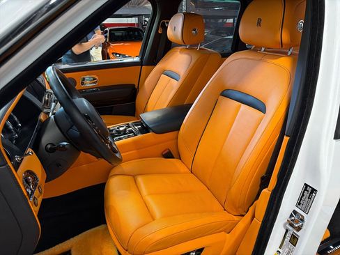 Used 2023 Rolls-Royce Cullinan AWD/4WD image 9