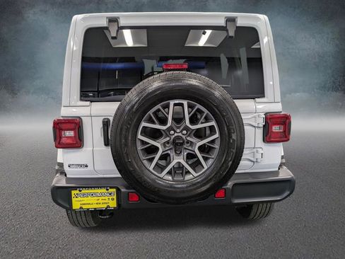 Used 2024 Jeep Wrangler Sahara image 5