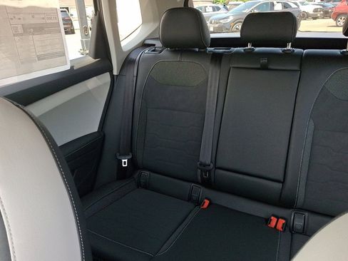 New 2025 Volkswagen Taos SE AWD/4WD image 12