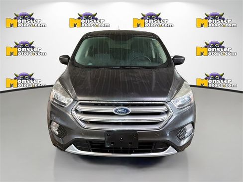 Used 2017 Ford Escape SE image 2