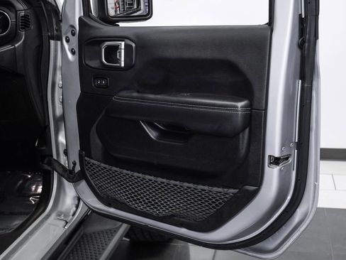 Used 2022 Jeep Wrangler Unlimited Sahara w/ Cold Weather Group AWD/4WD image 47