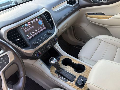 Used 2018 GMC Acadia Denali w/ Technology Package FWD image 18