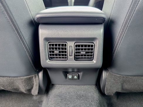 Used 2025 Toyota Camry SE image 27